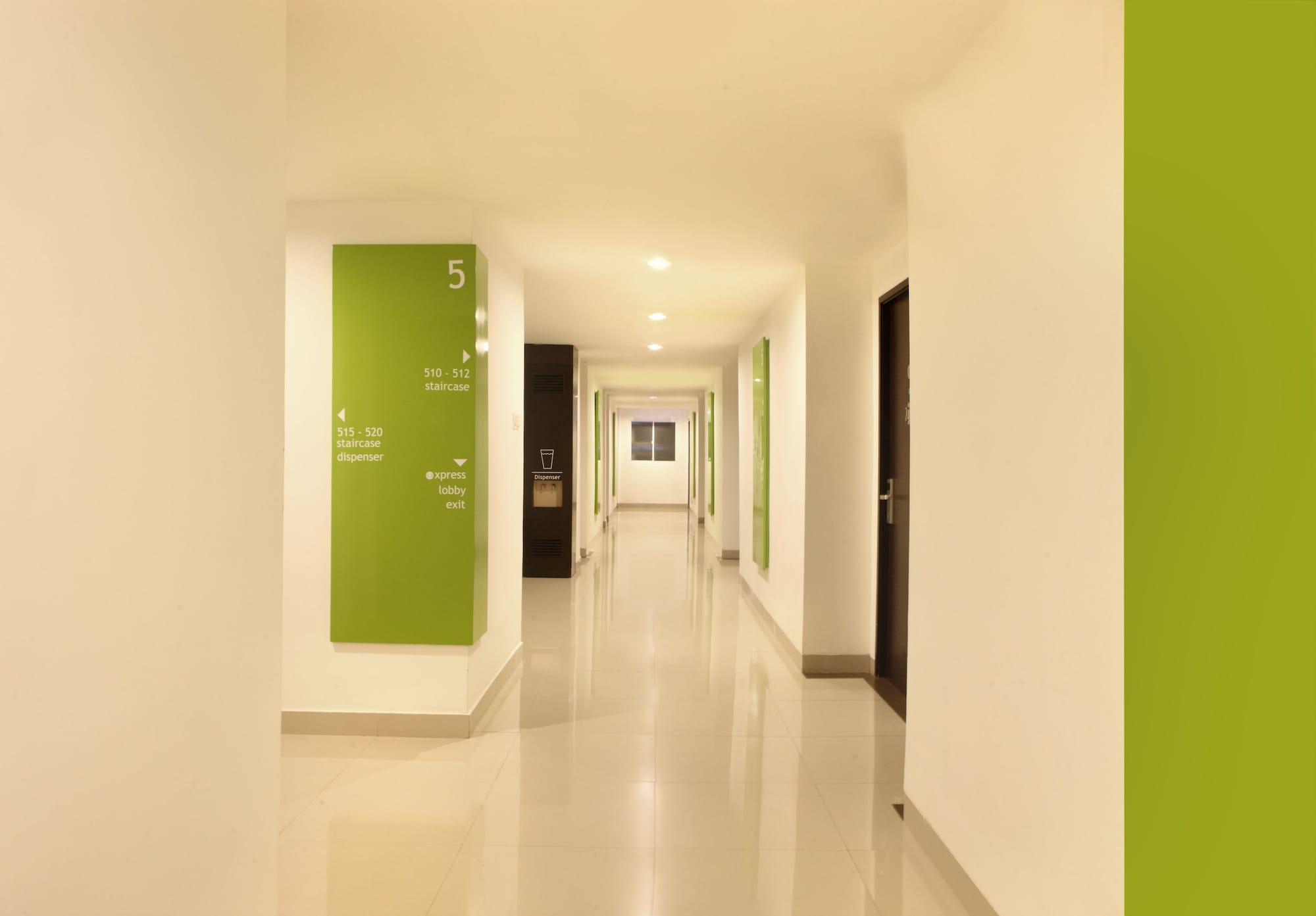 Amaris Hotel Serpong Tangerang Exterior foto